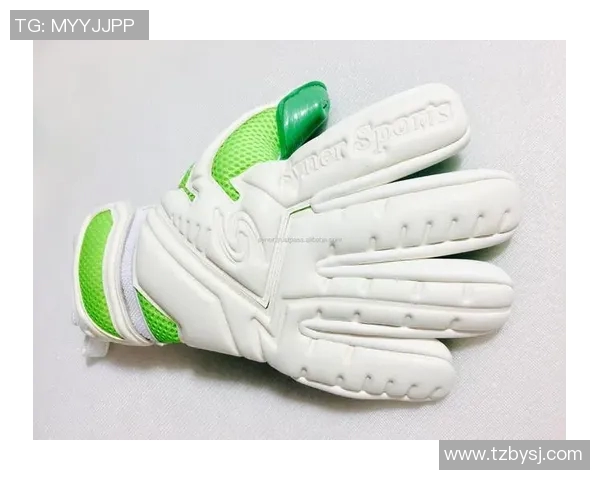 球星专属足球手套设计与性能解析让你感受职业级守门员装备魅力